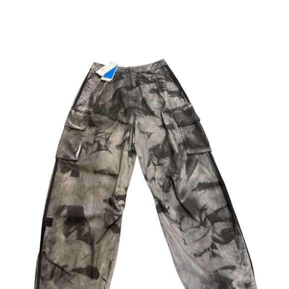 Adidas Grey Distressed Camouflage‎ Wash Cargo Pants SZ 6. NWT - Picture 2 of 9